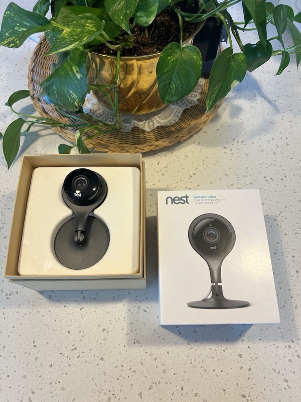 NEST Cam Indoor Smart Security Camera Model NC1102ES – Open Box