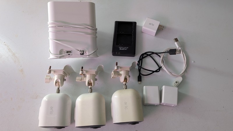 Arlo – Ultra 4-camera Indoor/outdoor Wireless Security Camera System