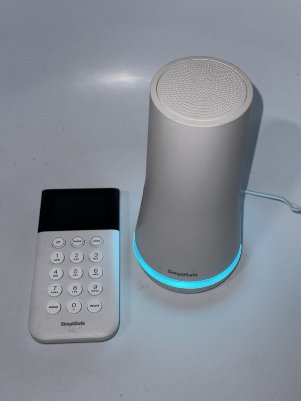 SimpliSafe Home Security System Base Station SSBS3 With Keypad SSKP3