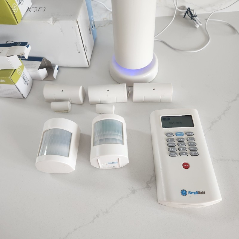 SimpliSafe Security System Base Station Door and Window Sensors Motion Keypad