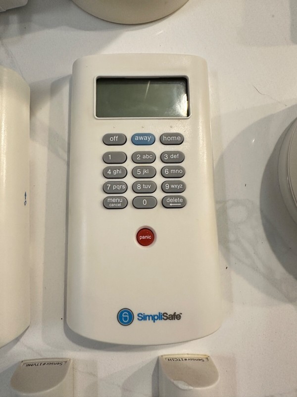 Simplisafe Security System 10 Pieces, Base Station, Motion Sensor, And More gallery