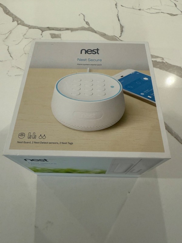 Nest Guard Secure System, 2 Nest Detect sensors, 2 Nest Tags