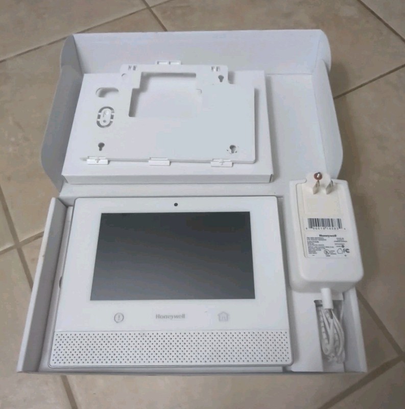 Honeywell Lyric LCP500-L Wireless Touchscreen Controller Alarm Panel