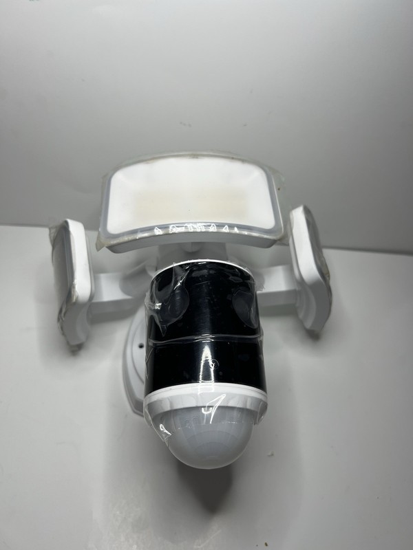 Feit Electric SEC5000 Smart Dual Lens Panoramic Floodlight Camera - FOR PARTS