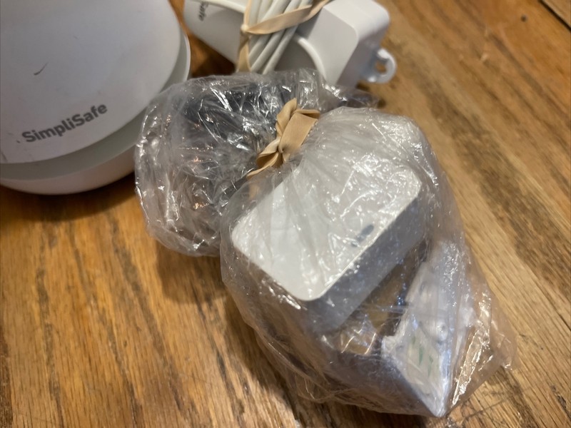 SimpliSafe 7 Piece DIY Home Security Kit Alexa and Google Compatible With Camera gallery