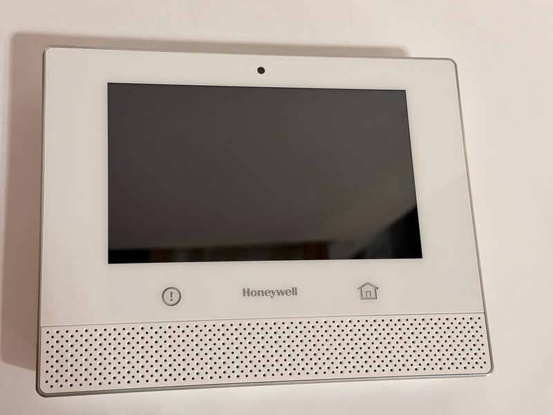 Honeywell Lyric LCP500-L Wireless Touchscreen Controller Alarm Panel gallery