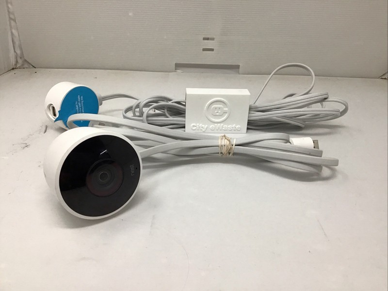 Google Nest Cam A0033 Outdoor Wired White Smart HD Security Camera Read