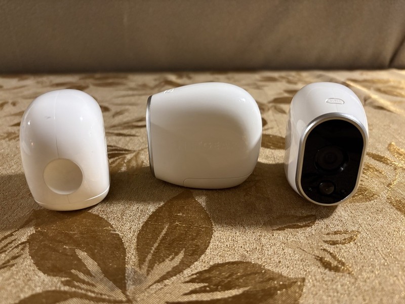 NETGEAR Base Station VMB3000 Security Hub with 3 Arlo Cameras VMC3030 gallery