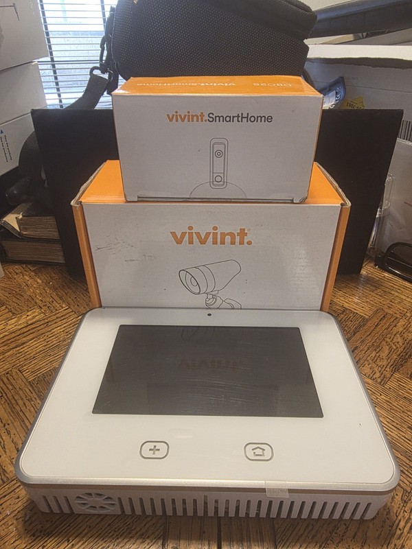Vivint Smart Home Security Alarm System Set – White