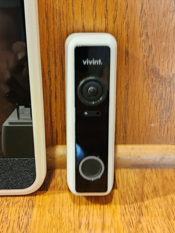 Vivint Smart Home VS-SH2000-C00 And Camera Doorbell With Power Supplies No Cable gallery