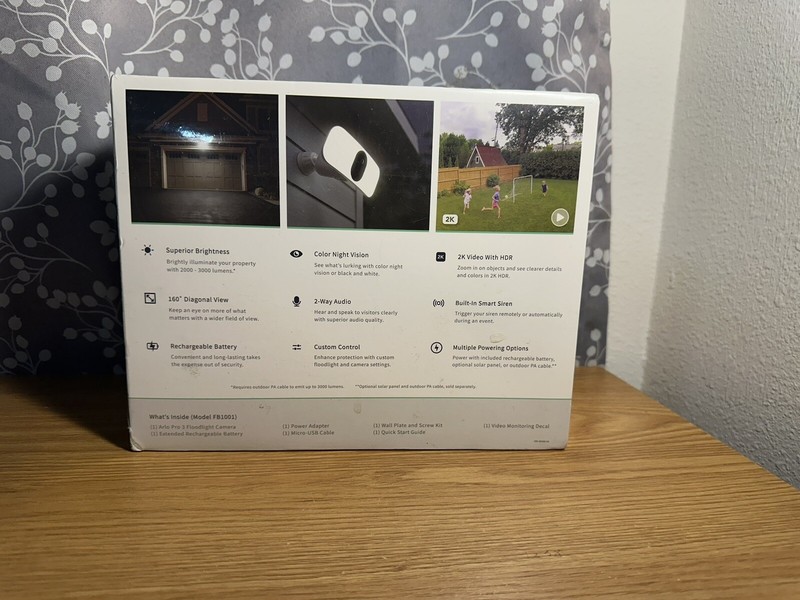 Arlo Pro 3 Floodlight Indoor/Outdoor Security Camera - White gallery