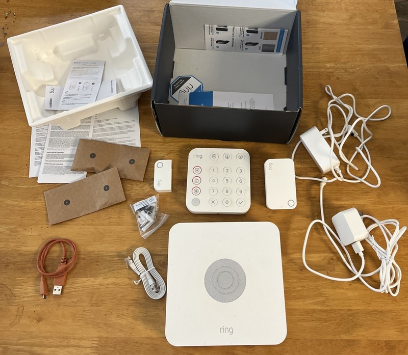 Ring Alarm Home Security Kit Base Station Key Pad Range Extender (Read)