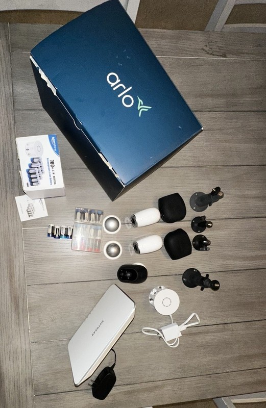 Netgear Arlo Security System Camera Bundle + 16 Rechargeable Batteries/ Charger