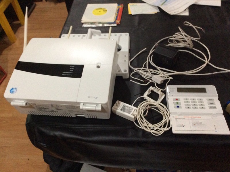 At&t Digital Life System Home Security Alarm DLC-100 keypad and controller