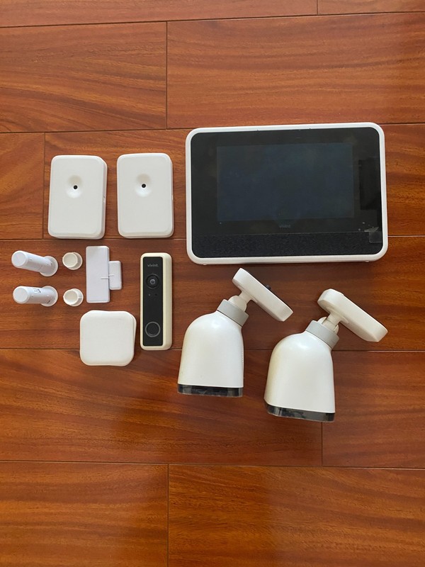 Vivint Smart Home Bundle – Unregistered Factory Reset Hub, 3x Cameras Pro, 6x Se