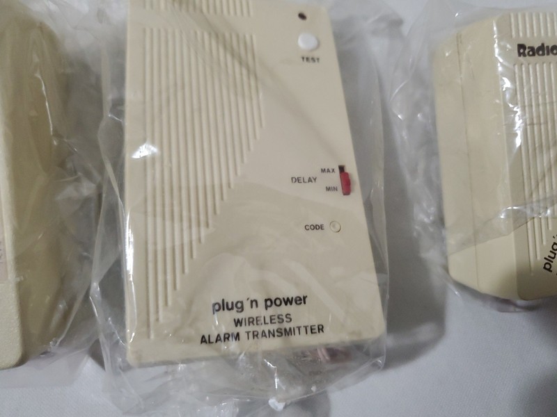 Radio Shack Wireless Home Control Security System 61-2611 - New Opened Vintage gallery