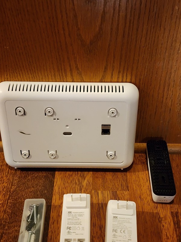 Vivint Smart Home VS-SH2000-C00 And Camera Doorbell With Power Supplies No Cable gallery