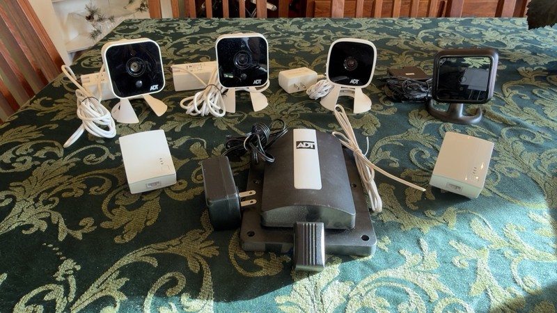 ADT Wireless HD Security Camera Bundle DBC835 RC8025B RC845 RC845 AV600 GD00Z