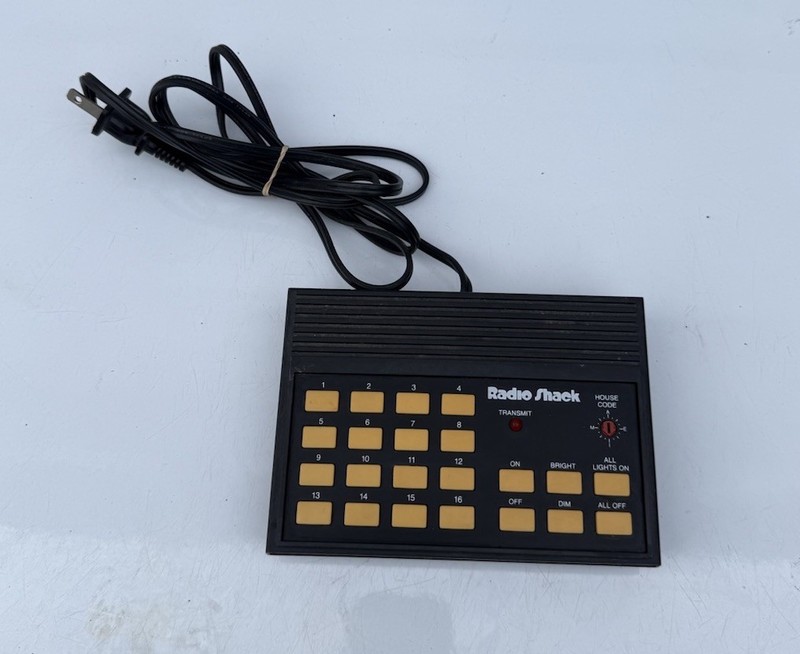 Radio Shack Plug`n Power Remote Control Command Center 61-2690 Home Security