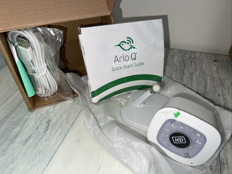 Arlo Q VMC3040 1080p HD Wireless Security Camera w/Speaker & Microphone gallery