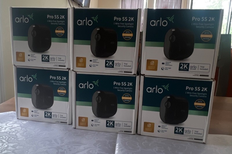 Arlo Pro 5S 2K Security Camera VMC4060B w/Mounting Bracket BLACK. New In Box gallery