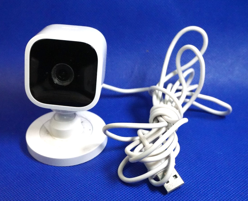 Blink Mini Indoor Plug-in HD 1080p Wireless Security Camera White BCM00300U