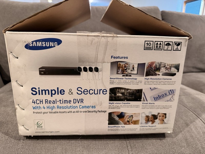 Samsung SDE-3003 4CH DVR Security System 4 Cameras New Open Box Complete gallery