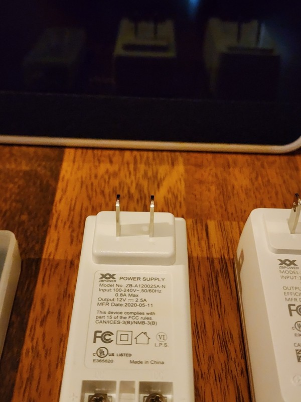 Vivint Smart Home VS-SH2000-C00 And Camera Doorbell With Power Supplies No Cable gallery