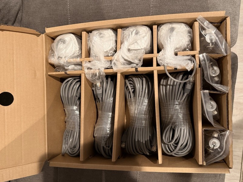 Samsung SDE-3003 4CH DVR Security System 4 Cameras New Open Box Complete gallery