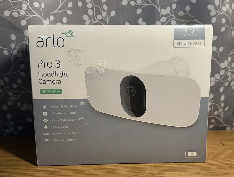Arlo Pro 3 Floodlight Indoor/Outdoor Security Camera – White