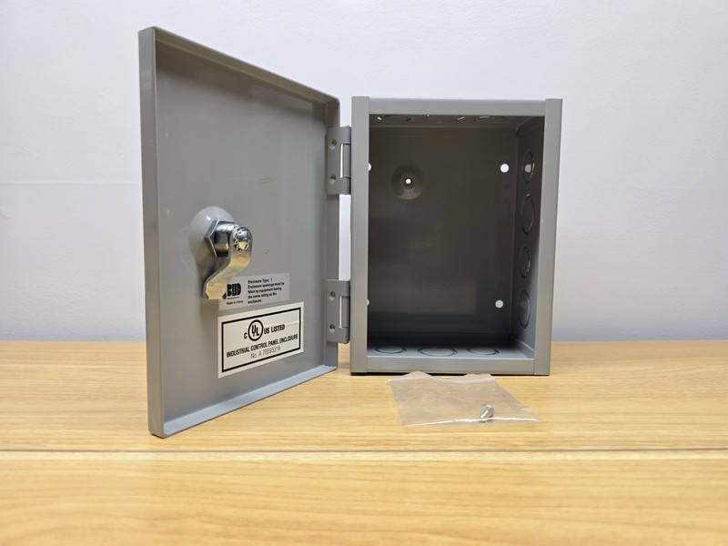 BUD Industries Steel Enclosure Type 1 Sheet Metal Box 8" X 6" X4" Has Knockouts