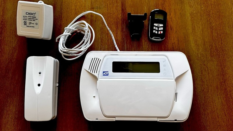 ADT Security Alarm Panel SCW9057G-433 Power Adapter Glass break sensor remote