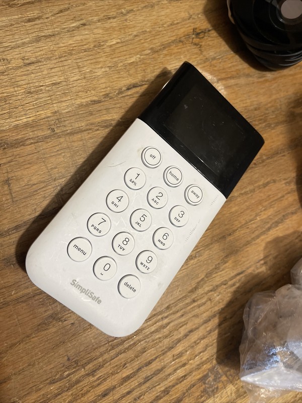 SimpliSafe 7 Piece DIY Home Security Kit Alexa and Google Compatible With Camera gallery