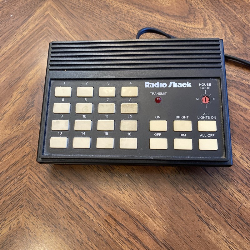 Radio Shack Plug`n Power Remote Control Command Center 61-2690 Home Security