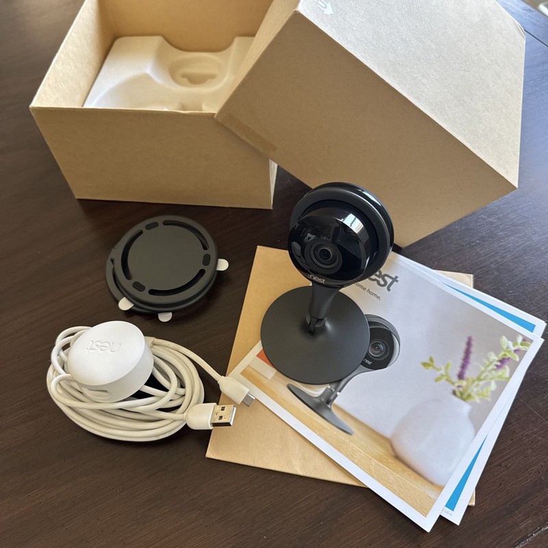 GOOGLE Nest Cam Indoor Black 1st Gen Mount w/Box A0005