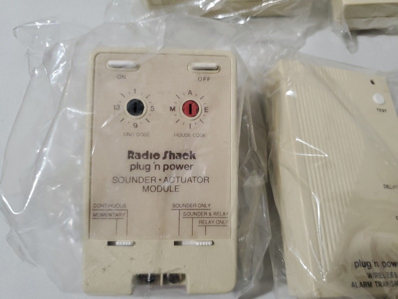 Radio Shack Wireless Home Control Security System 61-2611 - New Opened Vintage gallery