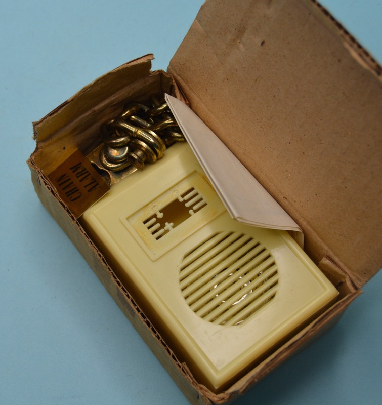 VINTAGE Chain Burglar Alarm Unused in original box British Reg 970817