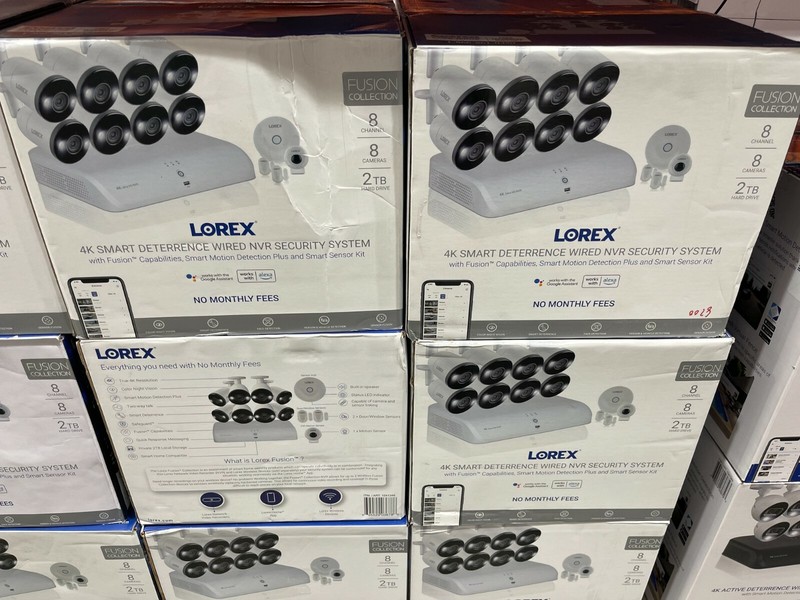 Lorex 4K UHD 8-channel Fusion NVR Security System w 8 Smart Deterrence 4K Camera