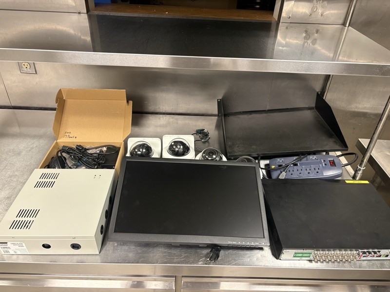 16 Channel CCTV Security System Kit w/ 4 Honeywell Cameras DVR Monitor Tested