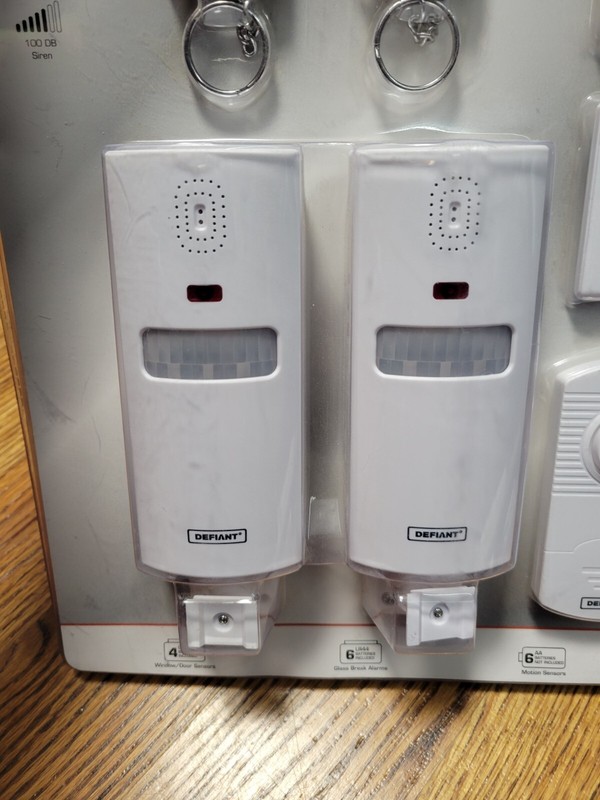 (1) New Defiant Wireless Home Protection System: 4 Window/door, 2 Motion, 2 Glas gallery