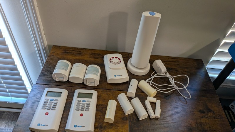 SimpliSafe Security System - HUGE Set w/ Extras, Original.