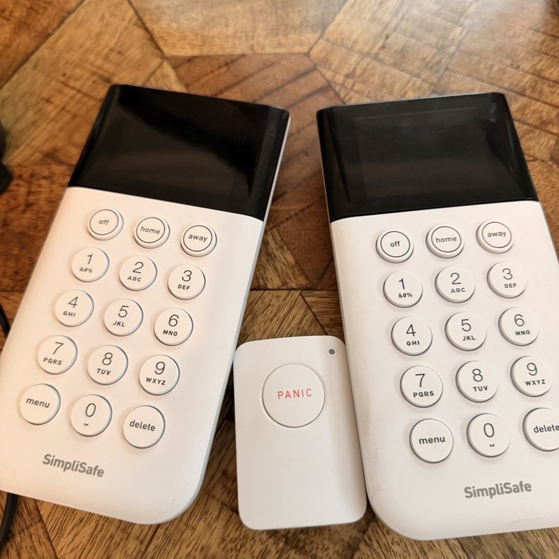 SimpliSafe Wireless Home Security System 2 Keypads Two Cameras Panic Bt EUC! gallery