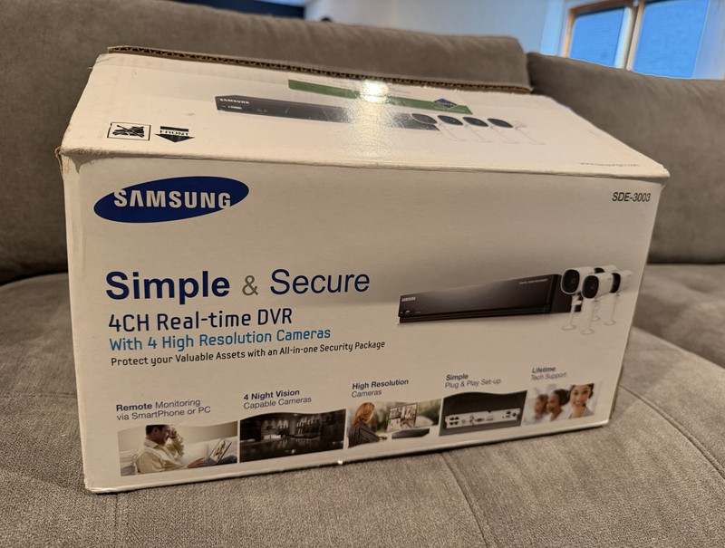 Samsung SDE-3003 4CH DVR Security System 4 Cameras New Open Box Complete