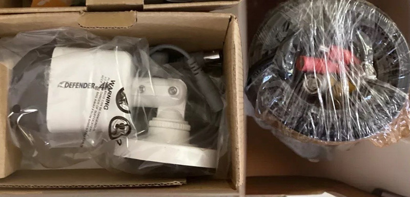 NEW Defender CAMERA AND CABLE 4KCB1V2 12V 200M 2.2 W MAX Ultra HD