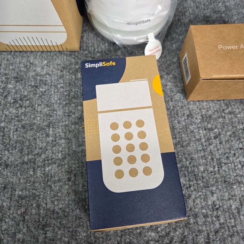 SimpliSafe Wireless Base Station (SSBS3) and Security Keypad (KP3W) New In Box gallery