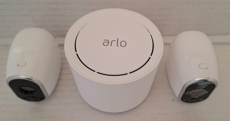Arlo VMB3500 Hub (no power supply) with 2 VMC3030 Cameras