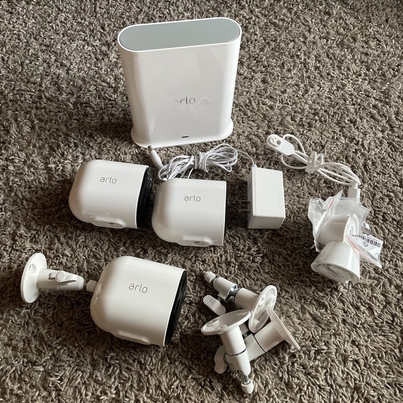 3 Arlo Pro 3 VMC4040P Wireless Security Cameras & VMB4540 smart hub No Battery