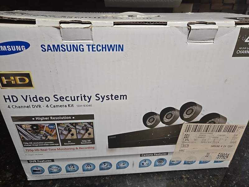 Samsung HD Video Security System SDH-B3040 4-Channel DVR Kit