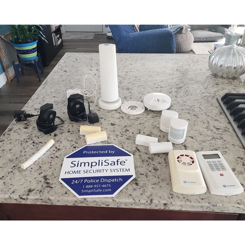 SimpliSafe Home Security System Bundle – FOR PARTS ONLY-NOT TESTED