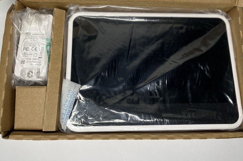 NEW - Vivint Smart Hub Control Panel VS-SH2000-C00